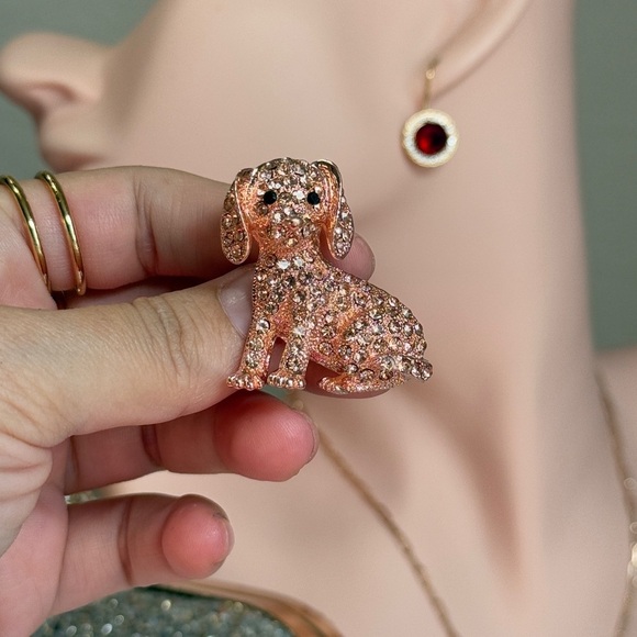 ⚜️ Sparkling Rose Gold Dog Brooch with Crystals 💎❤️‍🔥 - Picture 3 of 7